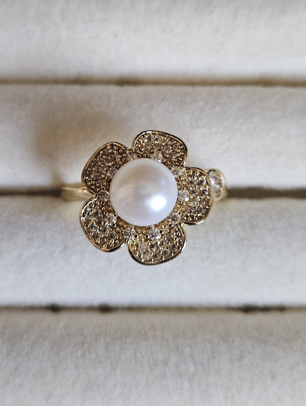 Freshwater Pearl Flower Pavé Ring in Gold